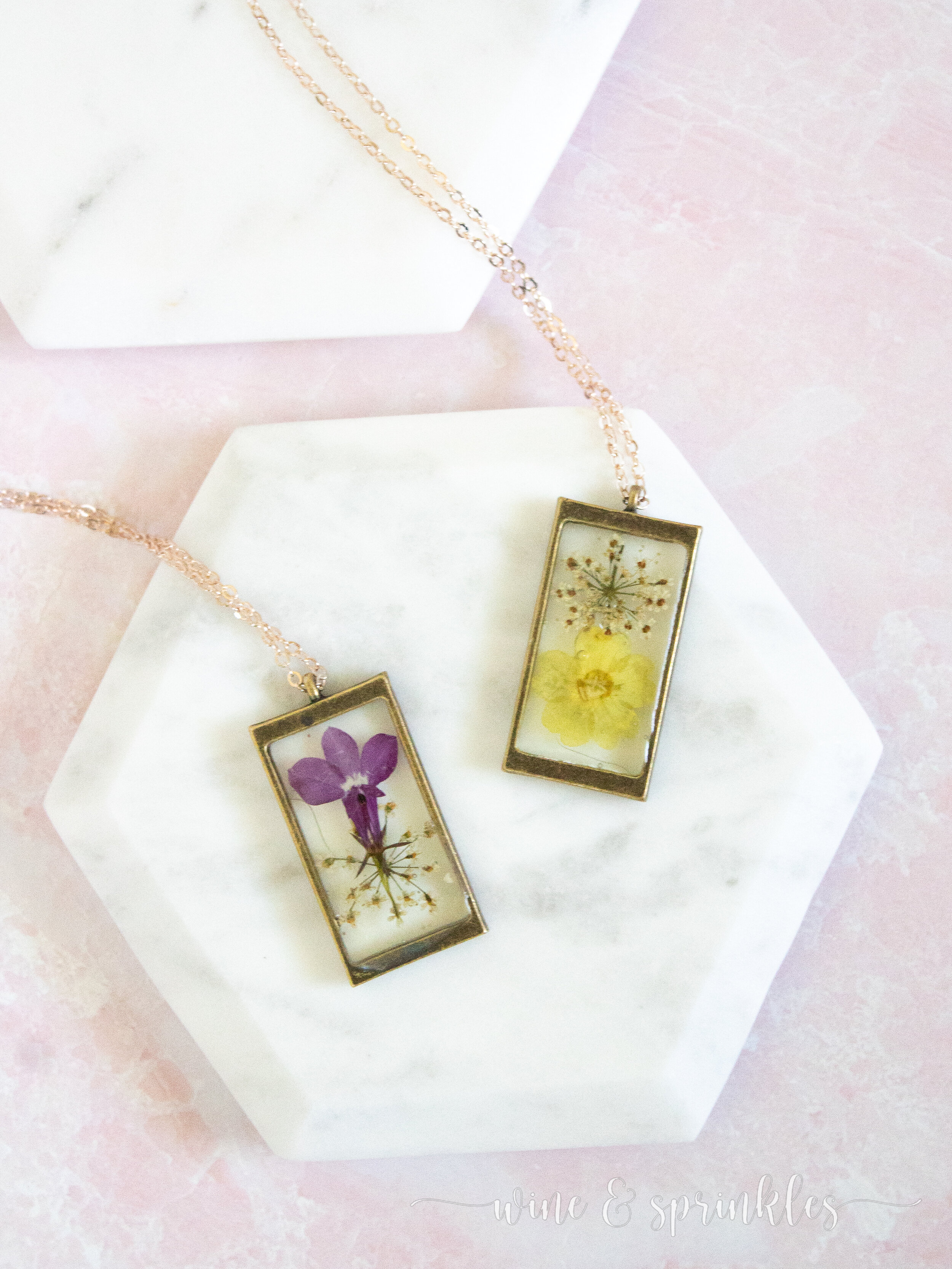 Pressed flower shop resin necklace